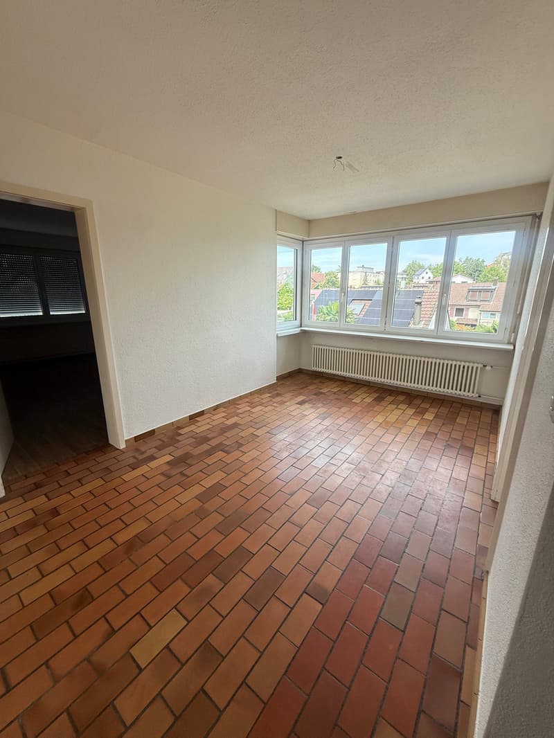 Bright 3.5-room apartment with balcony and great view in Rümlang (12)