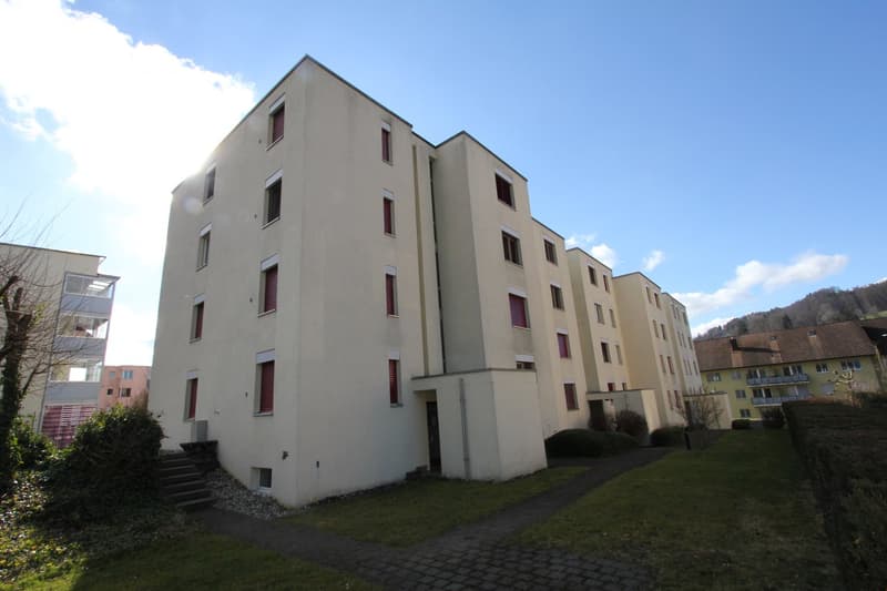 Charming 3.5-room apartment with balcony and beautiful view in Teufenthal AG (2)