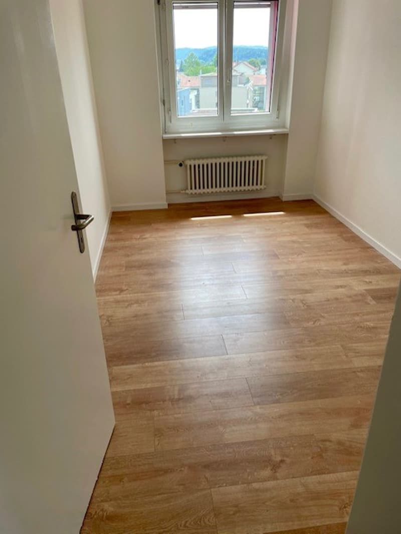 Modern 3.5-room apartment with balcony and view in Oftringen (5)