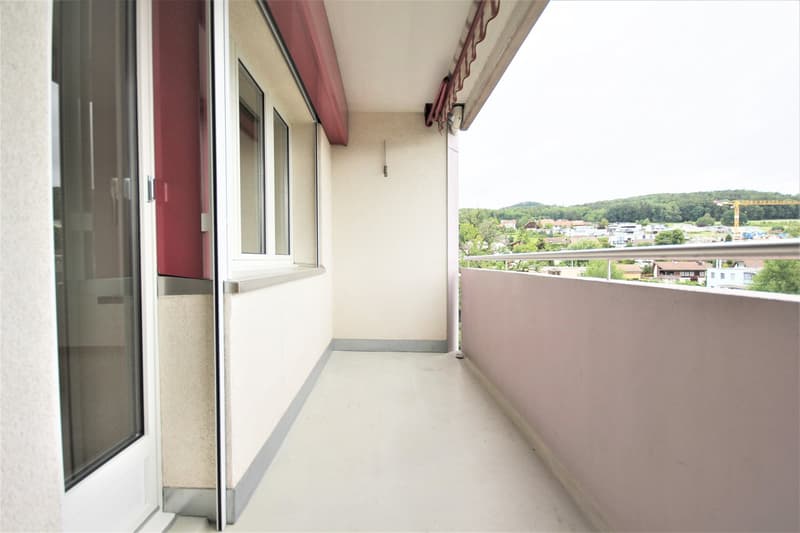 Modern 3.5-room apartment with balcony and view in Oftringen (7)