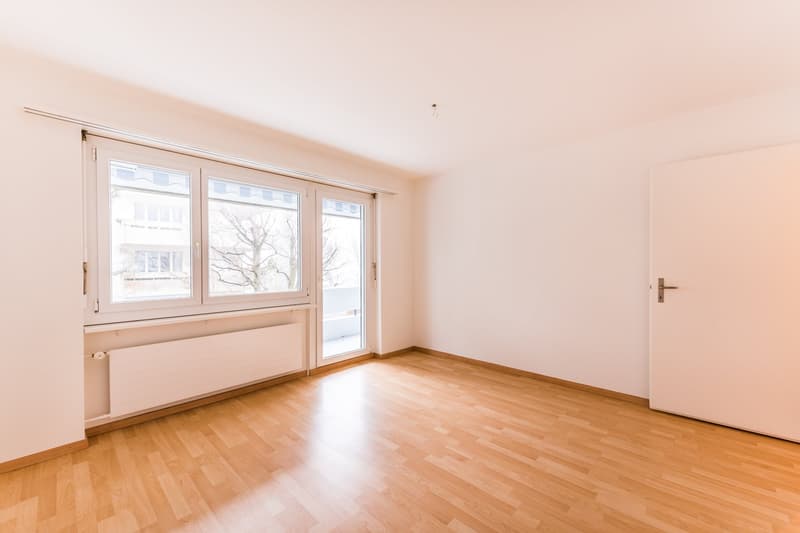 Helle 2.5-Zimmer-Wohnung mit Balkon und schöner Aussicht in Grenchen (2)