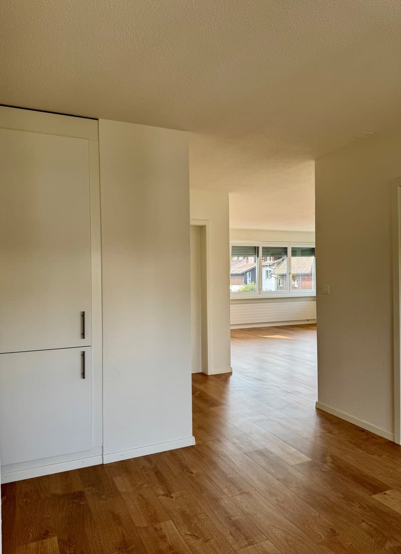 Helle 3.5-Zimmer-Wohnung mit Balkon und toller Aussicht in Rümlang (7)