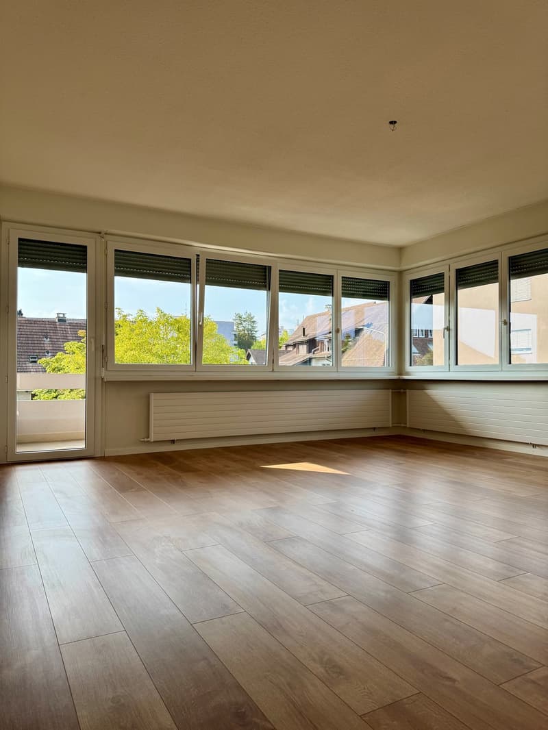 Helle 3.5-Zimmer-Wohnung mit Balkon und toller Aussicht in Rümlang (6)