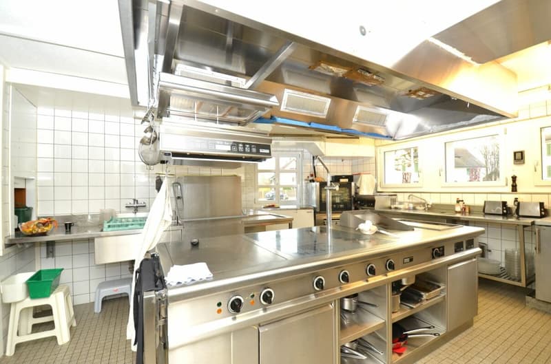 Traditional establishment with 6 rooms and 4.5 room attic apartment in the center of Matzingen (7)