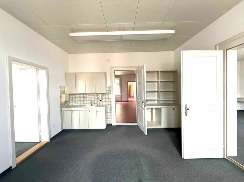 Uffici e/o locali di pratica di diverse dimensioni nel centro di Romanshorn (3)