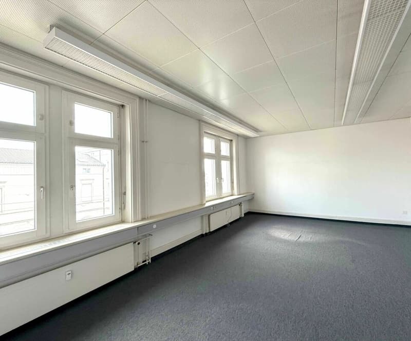 Uffici e/o locali di pratica di diverse dimensioni nel centro di Romanshorn (2)