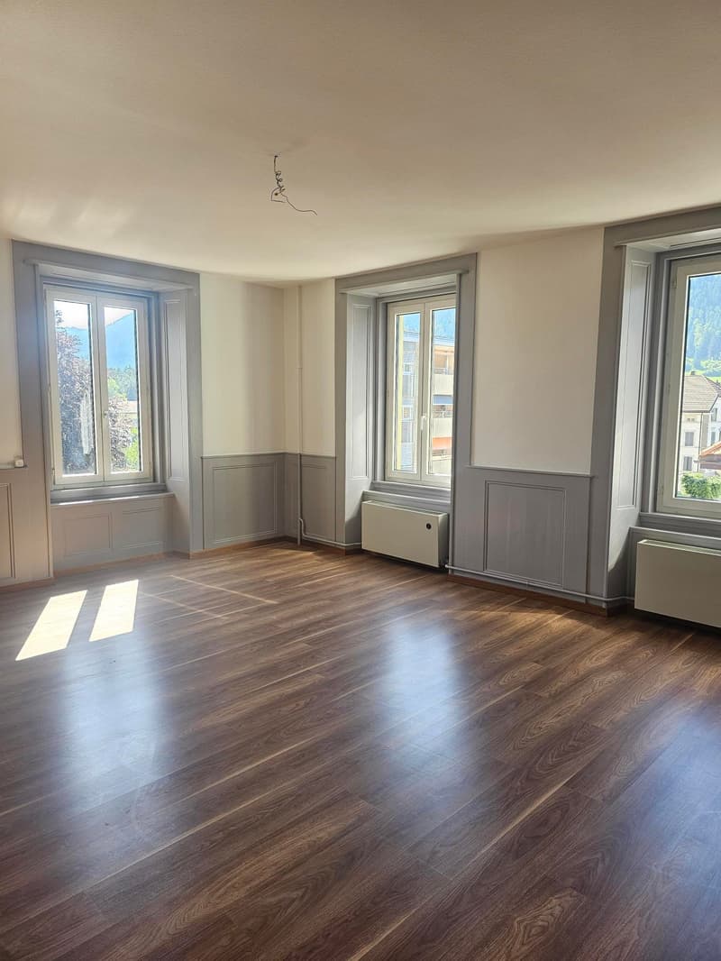 Spacious 4-room apartment in the center of Fleurier (2)
