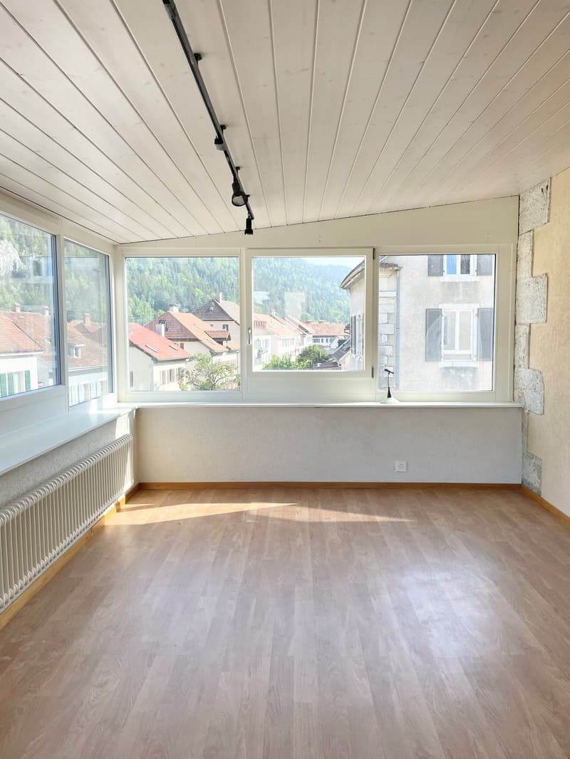 empty room, hardwood floors, large windows, mountain view