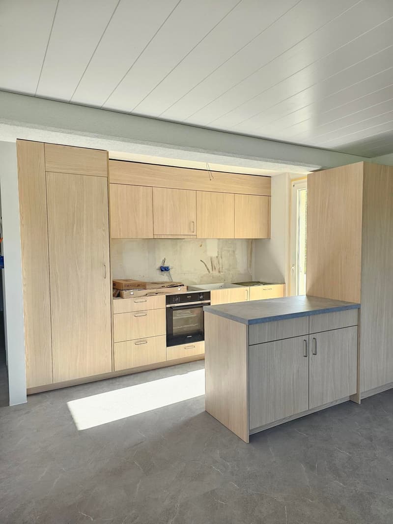 In Renovierung - 4-Zimmer-Wohnung mit Balkon und schöner Aussicht (1)