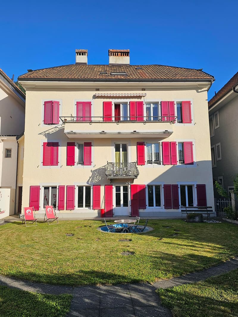 Luminoso appartamento di 4 locali vicino al centro del villaggio (1)