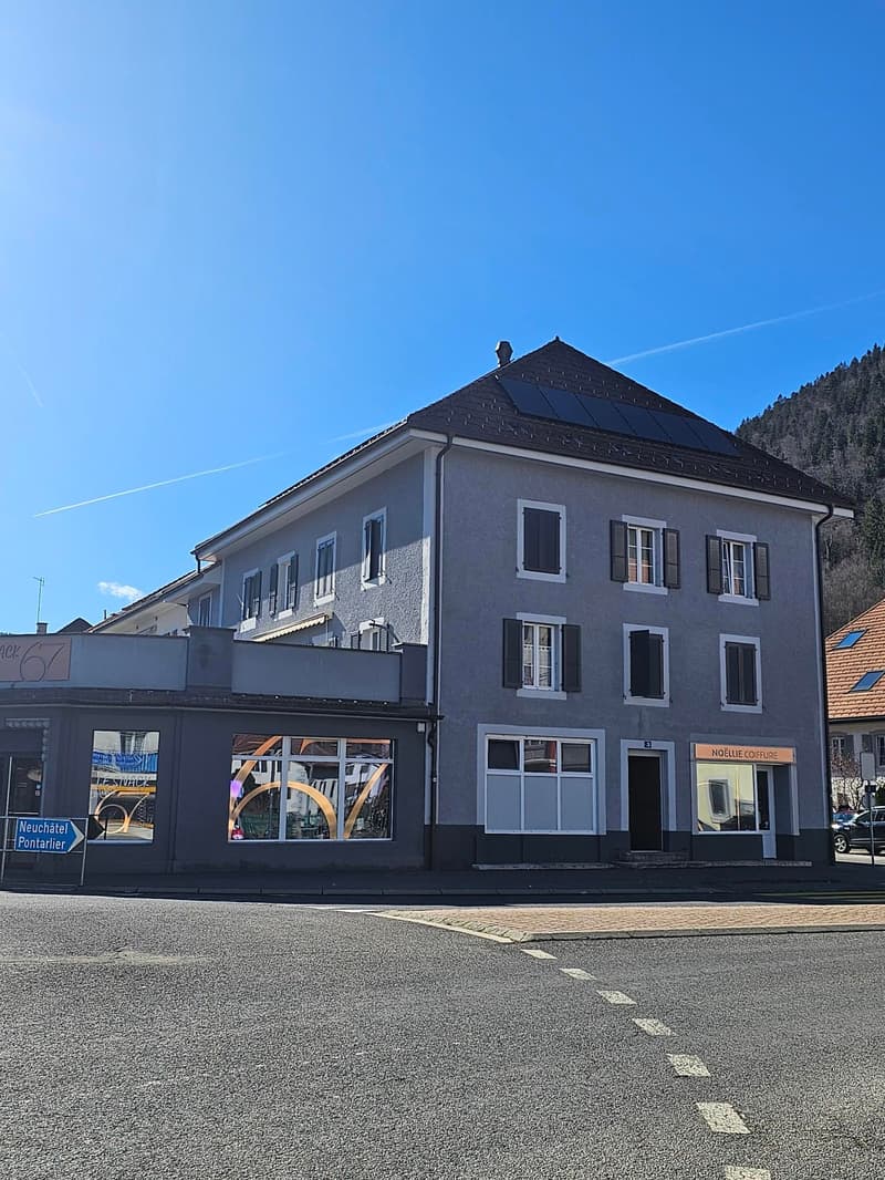 Beautiful renovated apartment in the center of Fleurier (12)
