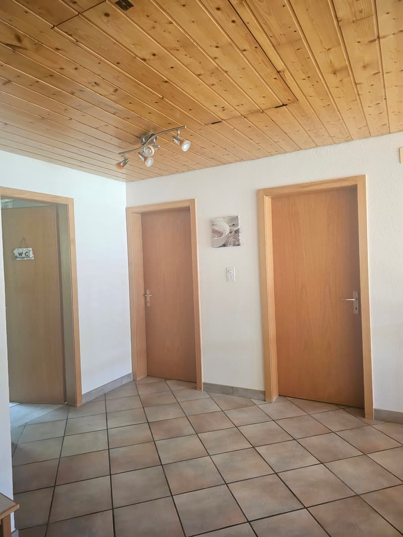 Entre nature et confort : belle maison de 200 m² à Couvet (13)