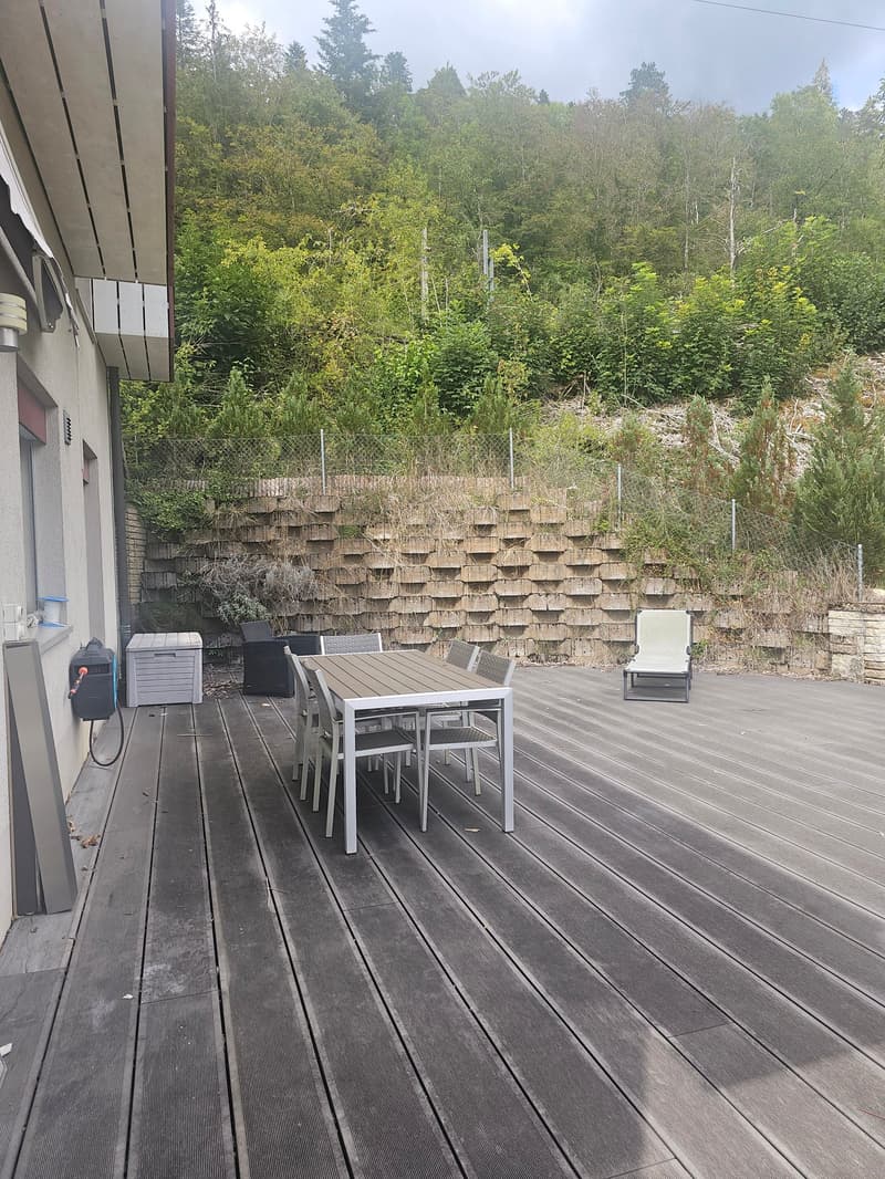 Entre nature et confort : belle maison de 200 m² à Couvet (18)