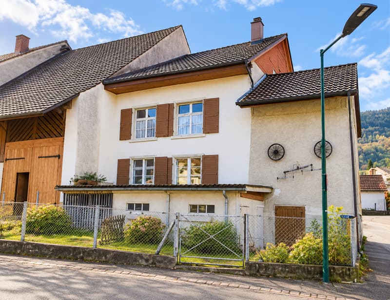 Wohn- und Landwirtschaftsgebäude in Lauwil (1)