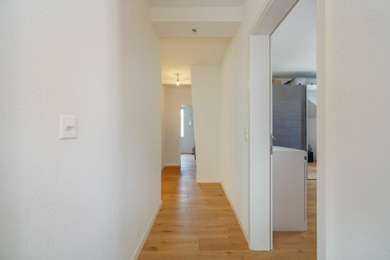 Charmante 4.5-Zi. WHG mit Weitsicht und hochwertigem Ausbaustandard (5)