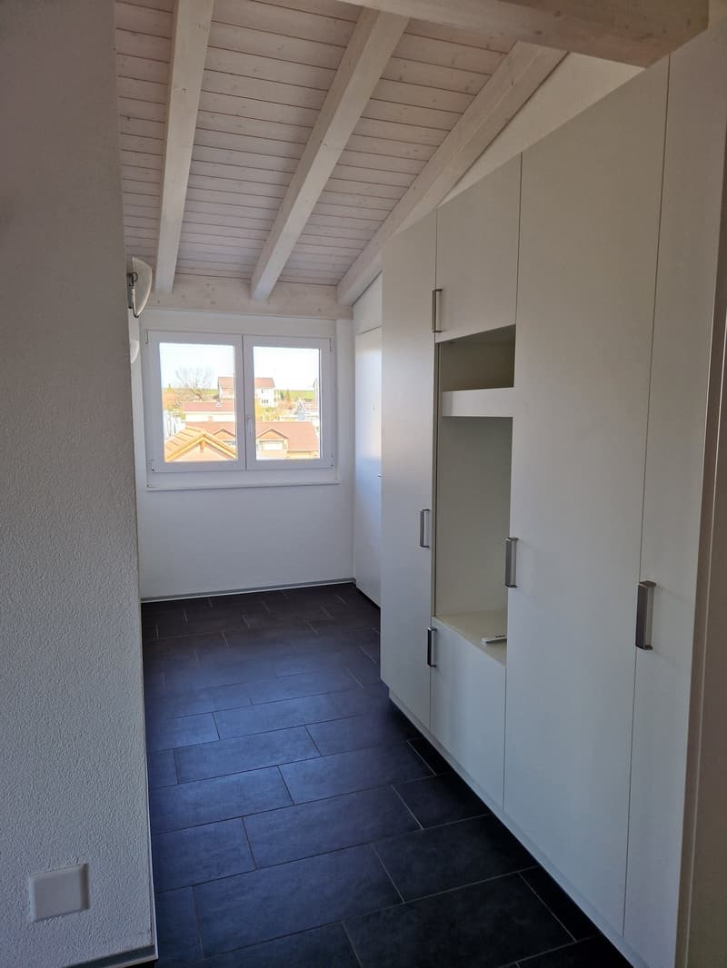 Modern 2.5-room attic apartment in Schwarzenburg, suitable for personal use or capital investment (4)