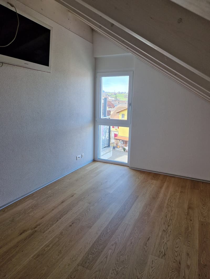 Modern 2.5-room attic apartment in Schwarzenburg, suitable for personal use or capital investment (7)