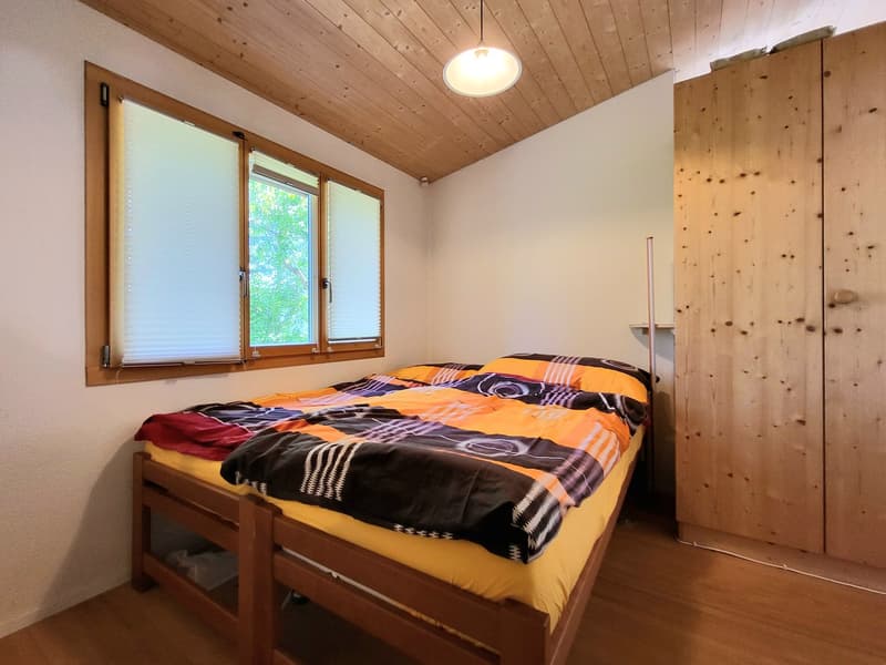 Gemütliche Schlafzimmernische mit Einbauschrank