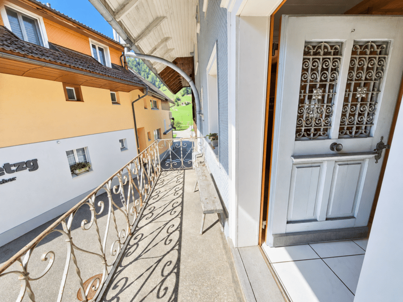 1. OG: 5.5-Zimmer-Wohnung Balkon
