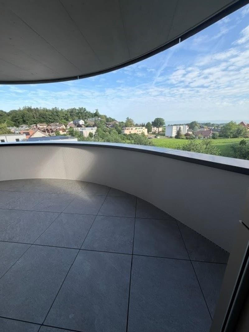 DIE LETZTE 4.5-ZIMMER WOHNUNG MIT 2 BALKONEN IM KERN VON SCHMITTEN (1)