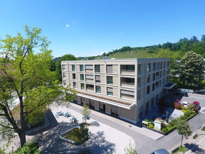 Grosszügige 3.5-Zimmerwohnung mit verglaster Loggia und viel Wohnkomfort (1)