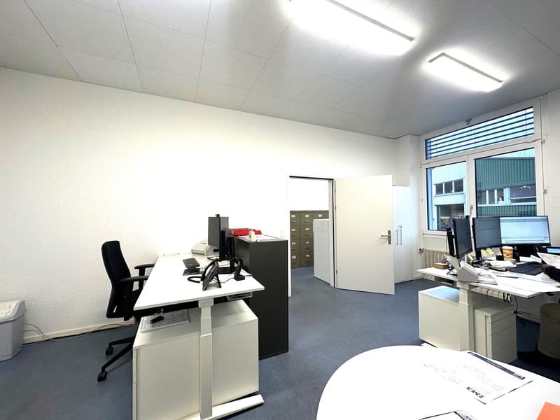 Helle Bürofläche mit 164 m², Glasfaser und grosszügigem Parkplatzangebot (9)