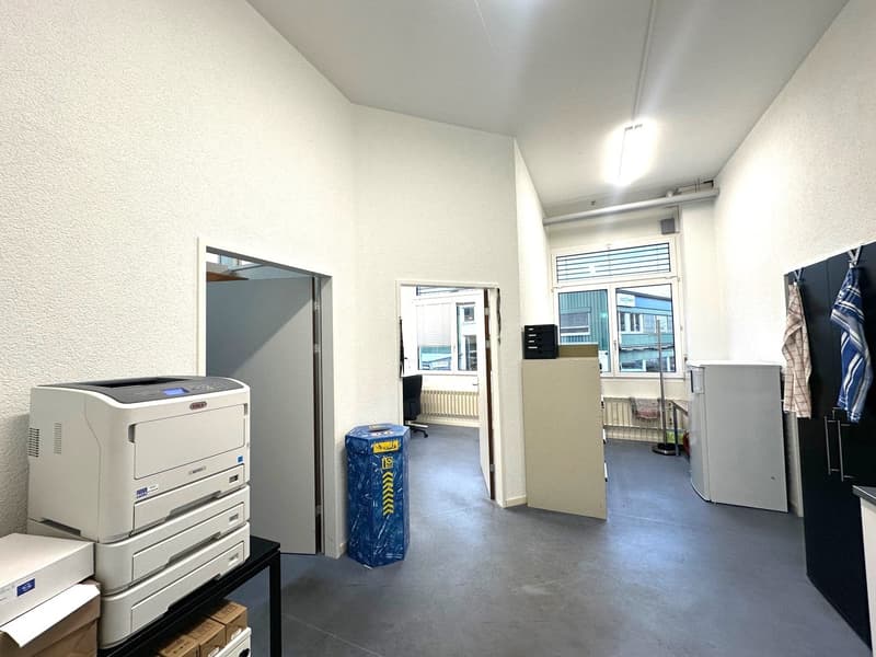 Helle Bürofläche mit 164 m², Glasfaser und grosszügigem Parkplatzangebot (8)