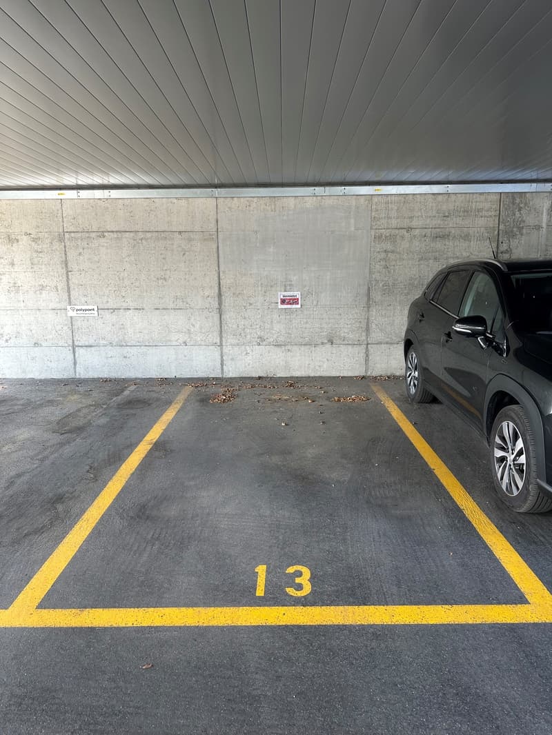 Ihr Parkplatz direkt beim Bahnhof Gümligen (1)