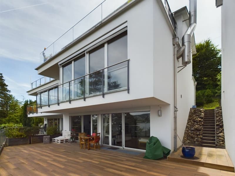 Luminous House on Lake Zurich (5)