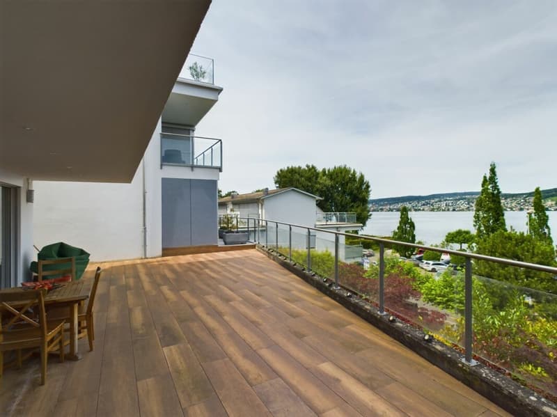 Luminous House on Lake Zurich (11)