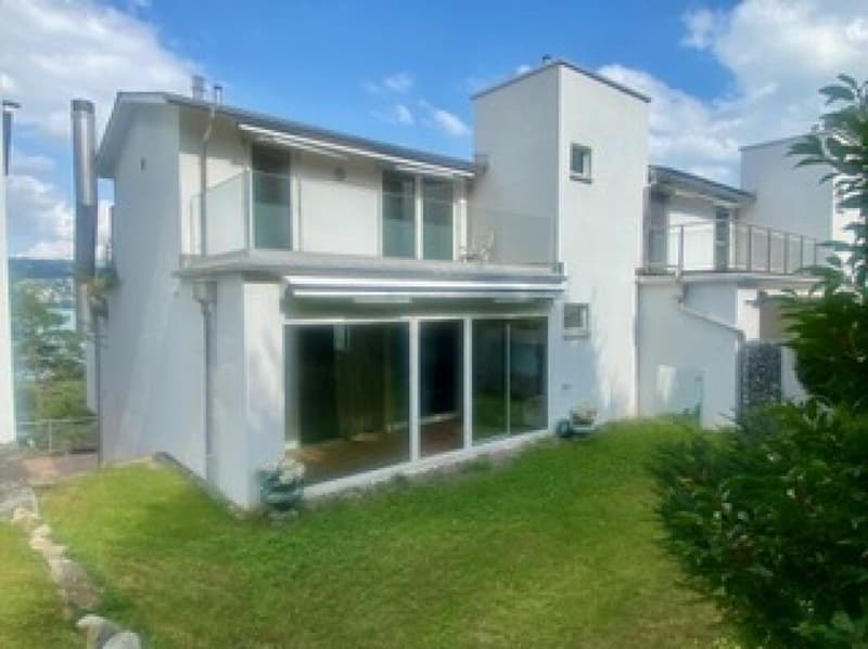 Luminous House on Lake Zurich (6)