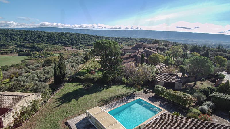 Villa d'eccezione a Gordes, che unisce charme provenzale e architettura contemporanea (12)