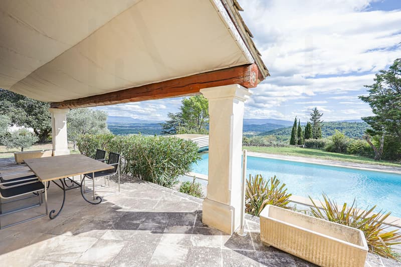 Villa d'eccezione a Gordes, che unisce charme provenzale e architettura contemporanea (5)