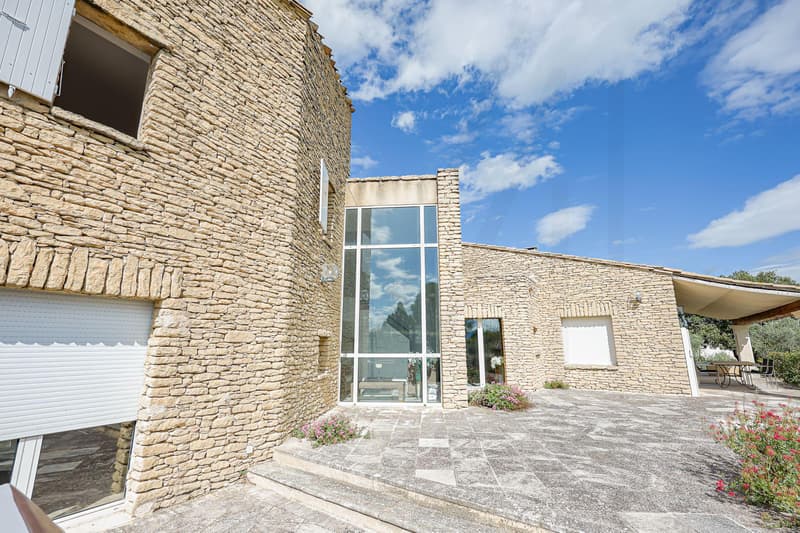 Villa d'eccezione a Gordes, che unisce charme provenzale e architettura contemporanea (11)