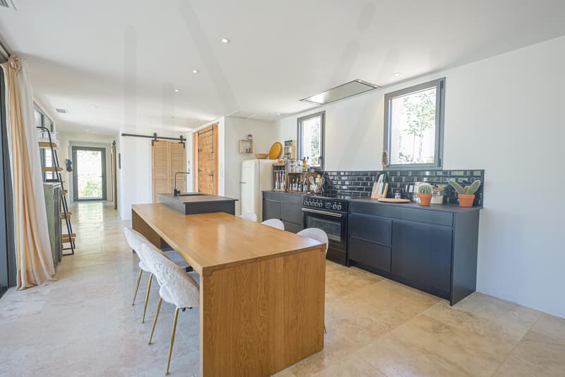 Superba proprietà a Saint-Pantaléon - Un equilibrio perfetto tra natura, design e autenticità (3)