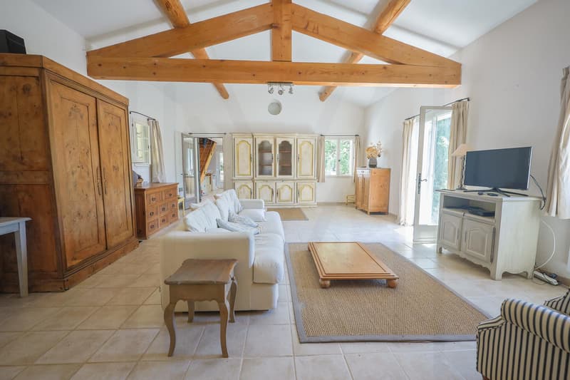Magnifique propriété à rénover avec piscine à Ménerbes au coeur du Luberon ! (2)