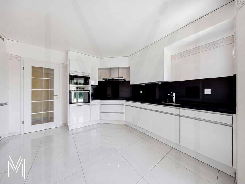 Exceptional 6.5-room villa in a quiet residential area with an exceptional view! (3)