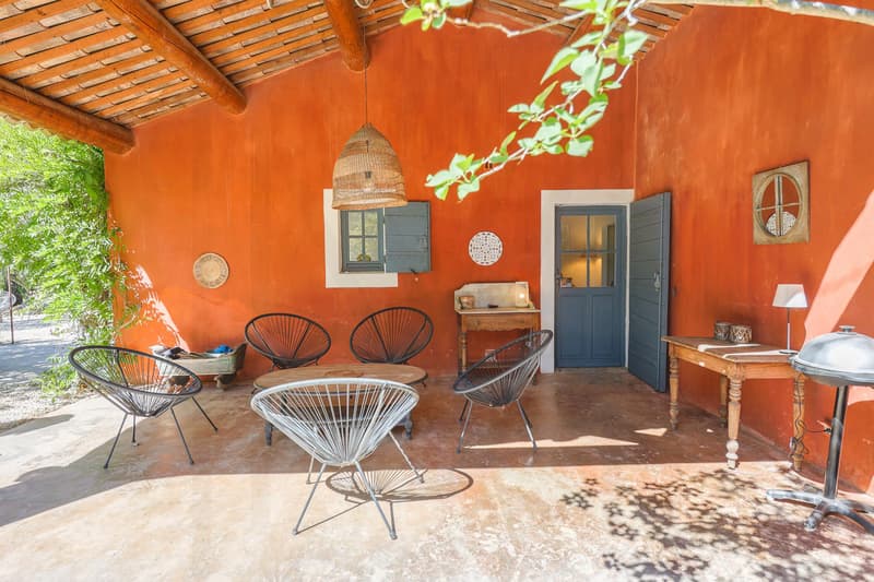 Elégante propriété au charme provençal au coeur du Lubéron, cadre exceptionnel ! (3)