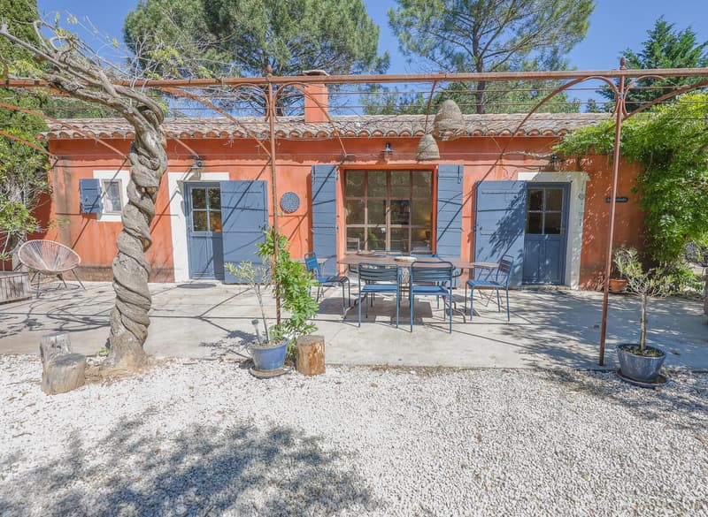 Elégante propriété au charme provençal au coeur du Lubéron, cadre exceptionnel ! (2)