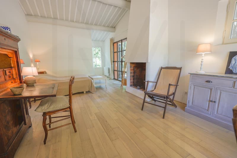 Elégante propriété au charme provençal au coeur du Lubéron, cadre exceptionnel ! (10)