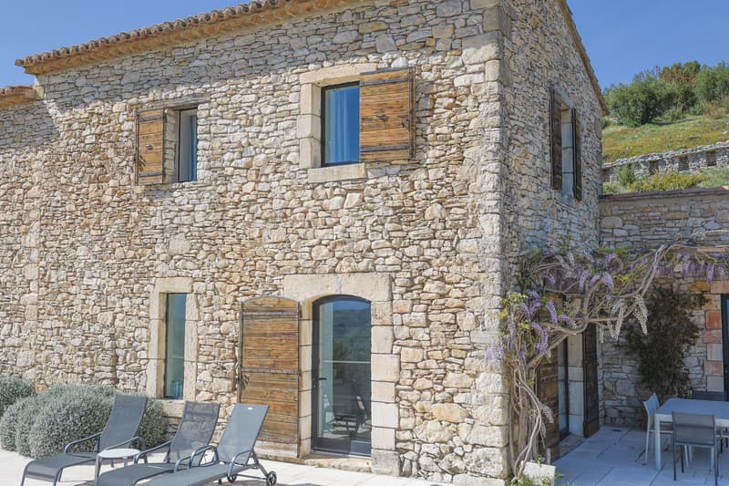 Un lieu d'exception, où la nature, l'architecture et le confort moderne s'unissent pour créer une propriété unique ! (5)