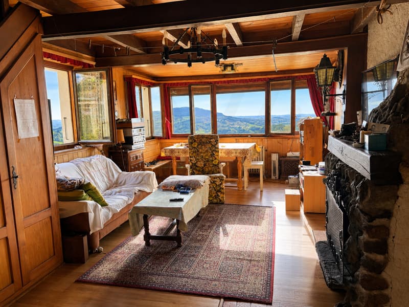Authentic chalet with breathtaking views of Lac de la Gruyère (2)
