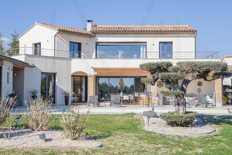 EXZEPTIONELLE MODERNE LUBERON IMMOBILIE MIT PANORAMABLICK Auf dem Herzen des Luberon, nur wenige Minuten von Roussillon entfernt (9)