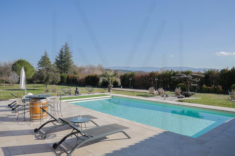 EXZEPTIONELLE MODERNE LUBERON IMMOBILIE MIT PANORAMABLICK Auf dem Herzen des Luberon, nur wenige Minuten von Roussillon entfernt (12)