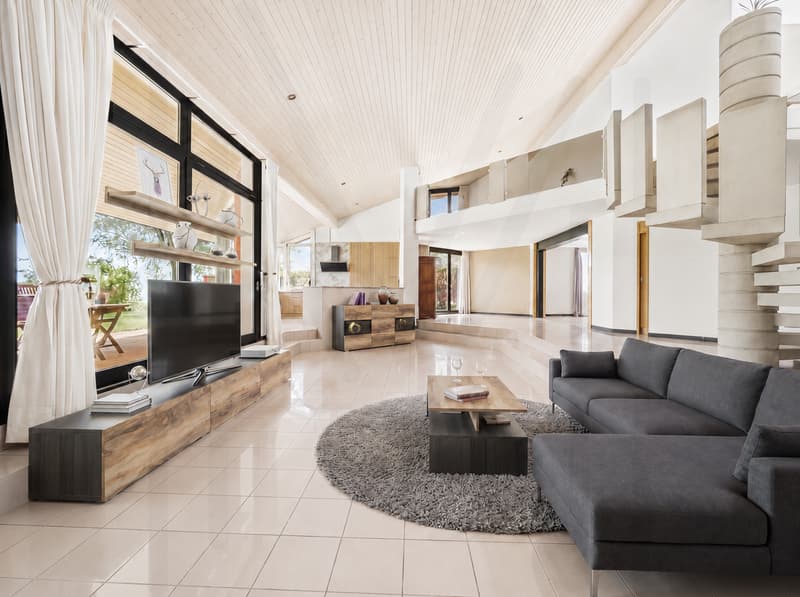 Large modular architect's house, designed for one or two independent homes. (4)