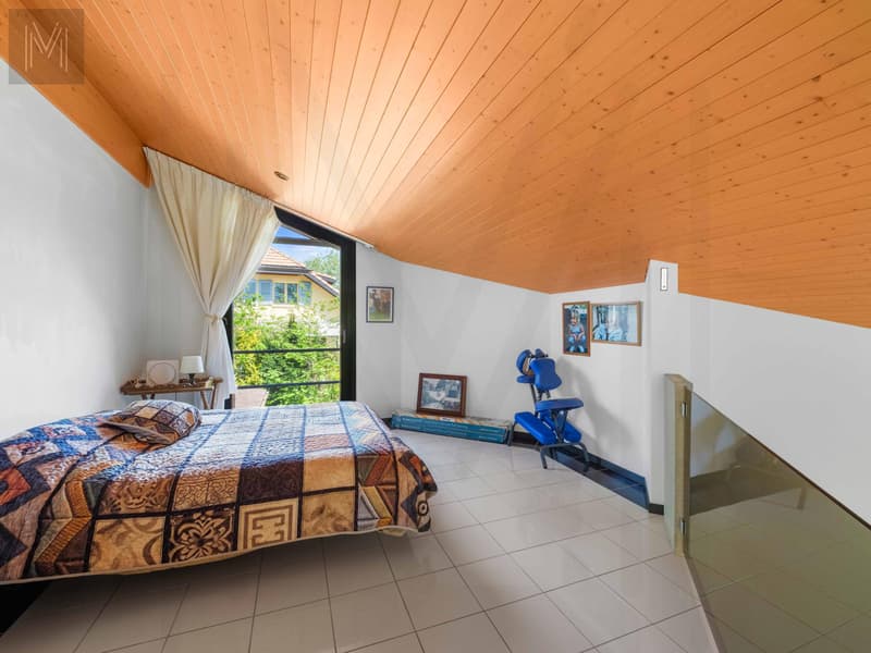 Large modular architect's house, designed for one or two independent homes. (11)