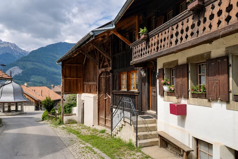 maison villageoise 5.5 p. avec grange et potentiel d'agrandissement (2)