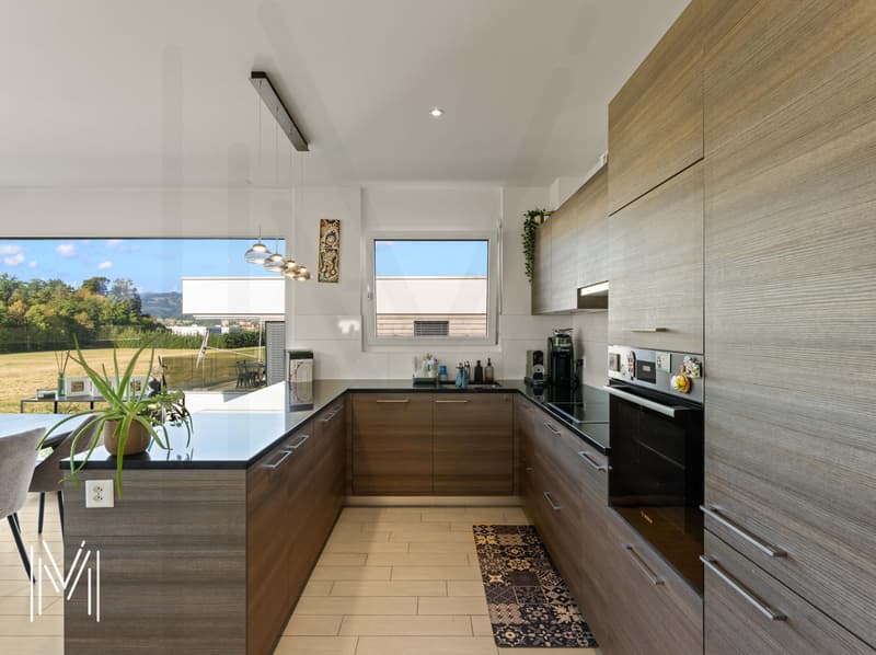 Magnifique appartement en attique de 5.5 pièces, avec vue et situation exceptionnelles à quelques minutes du centre-ville ! (5)