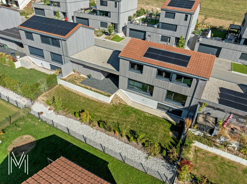 MAGNIFIQUE MAISON INDIVIDUELLE CONTEMPORAINE DE 5,5 PIÈCES - Architecture en bois, confort moderne et qualité de vie entre Fribourg et Bulle (2)