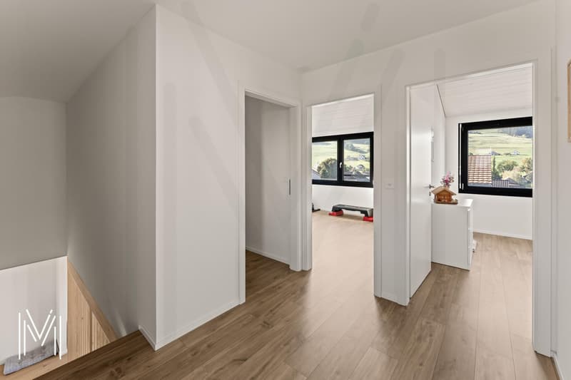 MAGNIFIQUE MAISON INDIVIDUELLE CONTEMPORAINE DE 5,5 PIÈCES - Architecture en bois, confort moderne et qualité de vie entre Fribourg et Bulle (10)